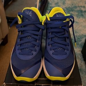 Lebron 8 V/2 Low size 8 stock # 456849401 slightly used worn few times